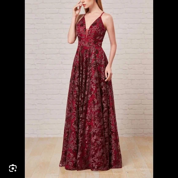 Beautiful Grad Dress - Picture 1 of 2